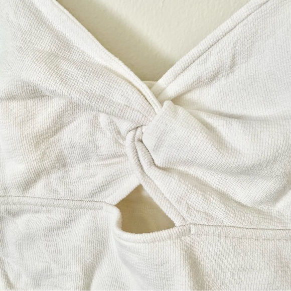 | madewell • textured cutout knot front cropped tank top • large | - Picture 14 of 15